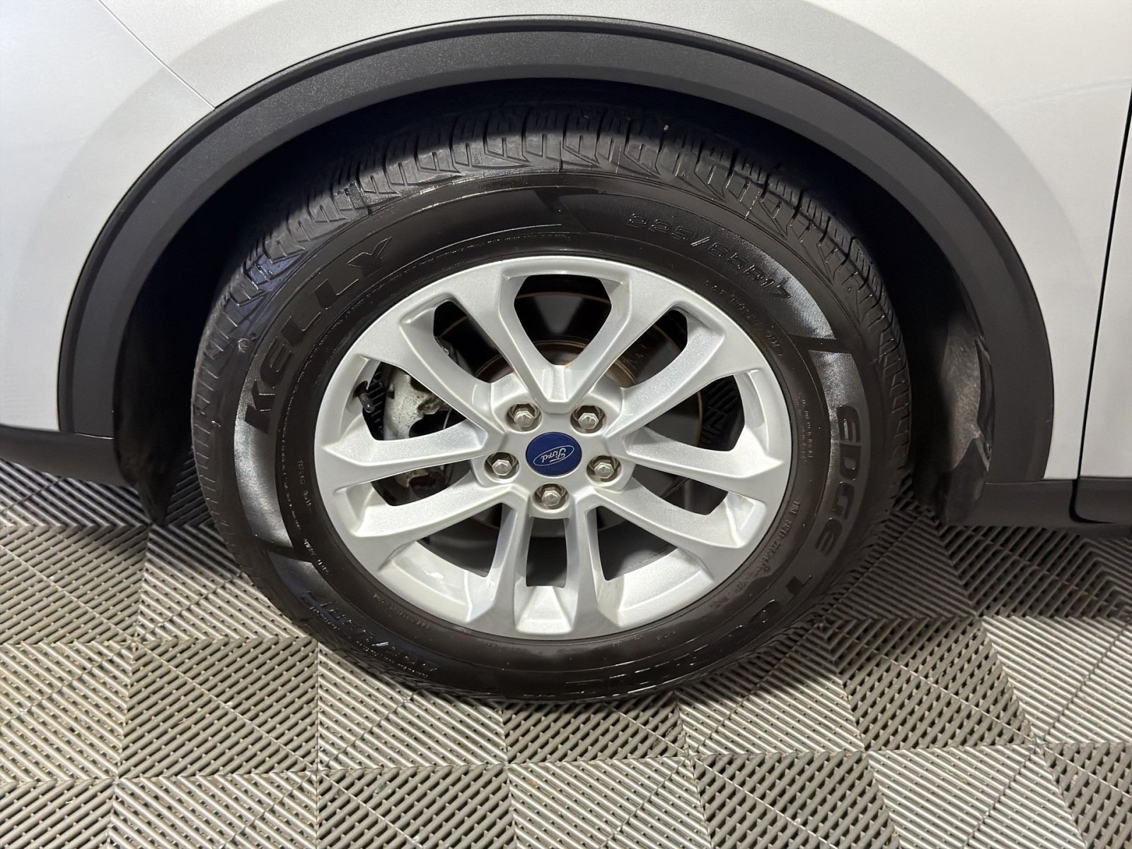 Used 2020 Ford Escape SE FWD image 12