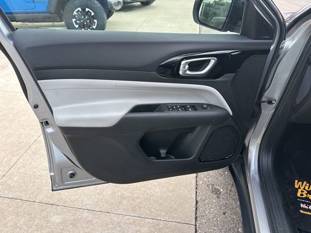 Used 2024 Jeep Compass Limited image 10