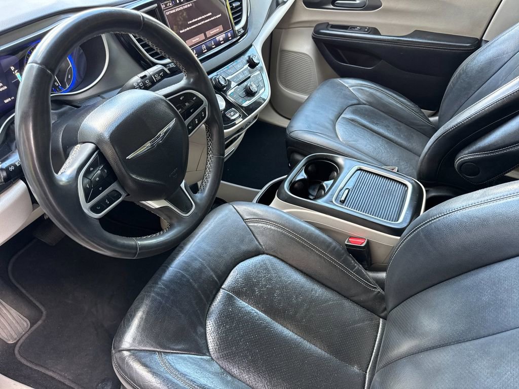 Used 2022 Chrysler Pacifica Touring-L FWD image 9