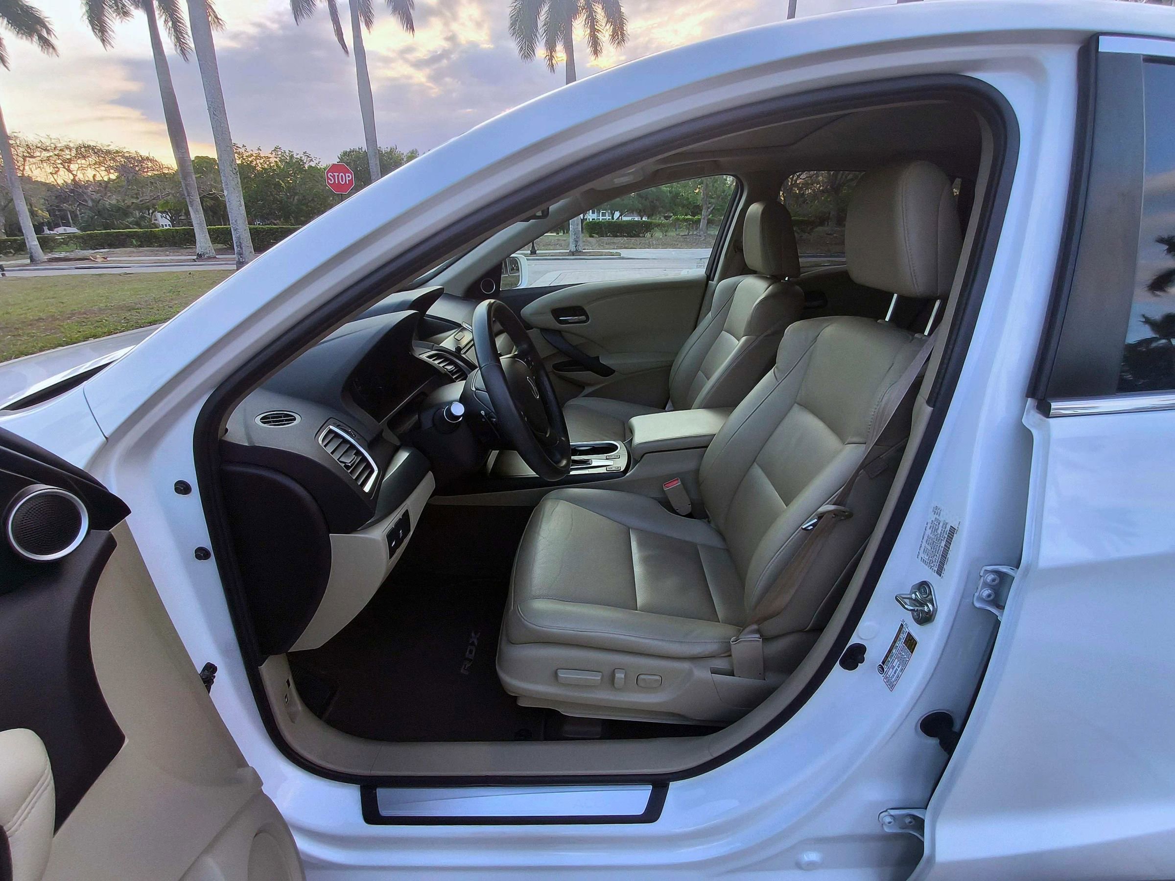 Used 2016 Acura RDX AWD w/ Technology Package image 4