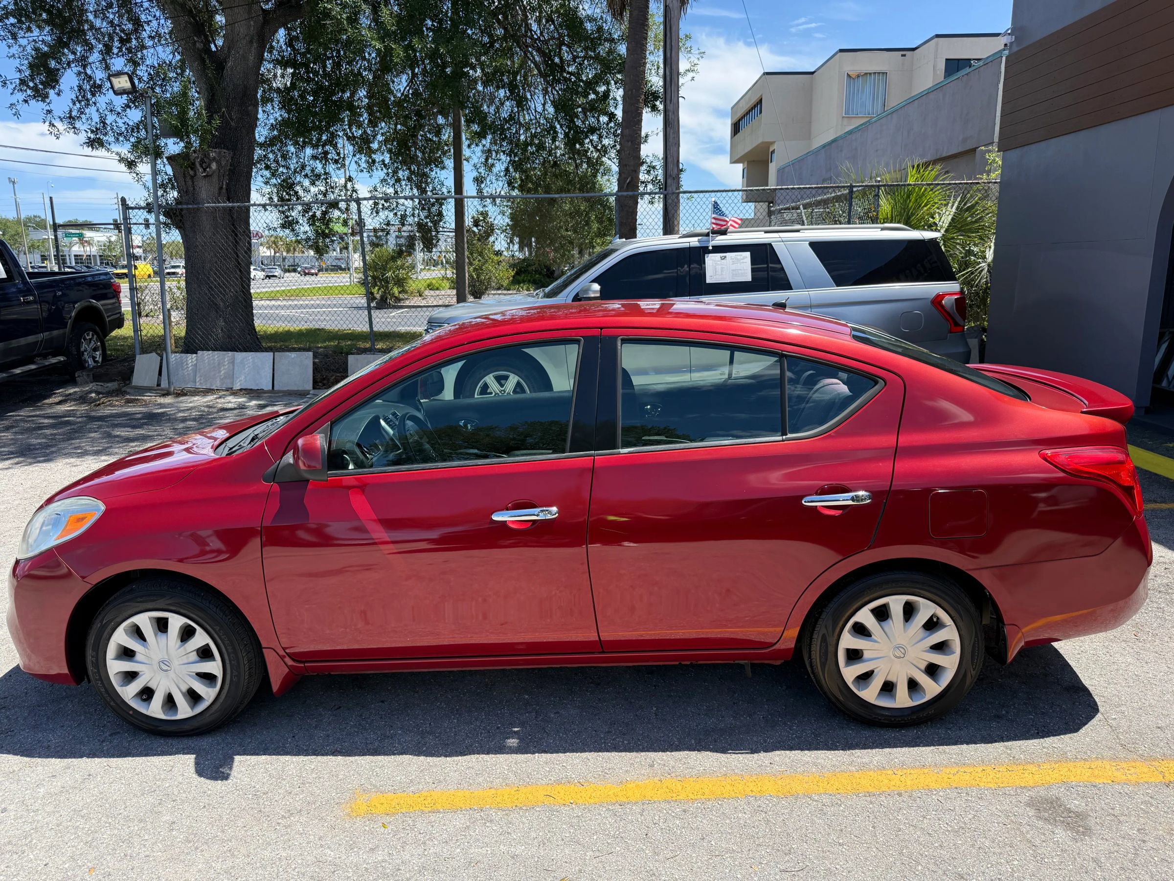 Used 2014 Nissan Versa SV image 7