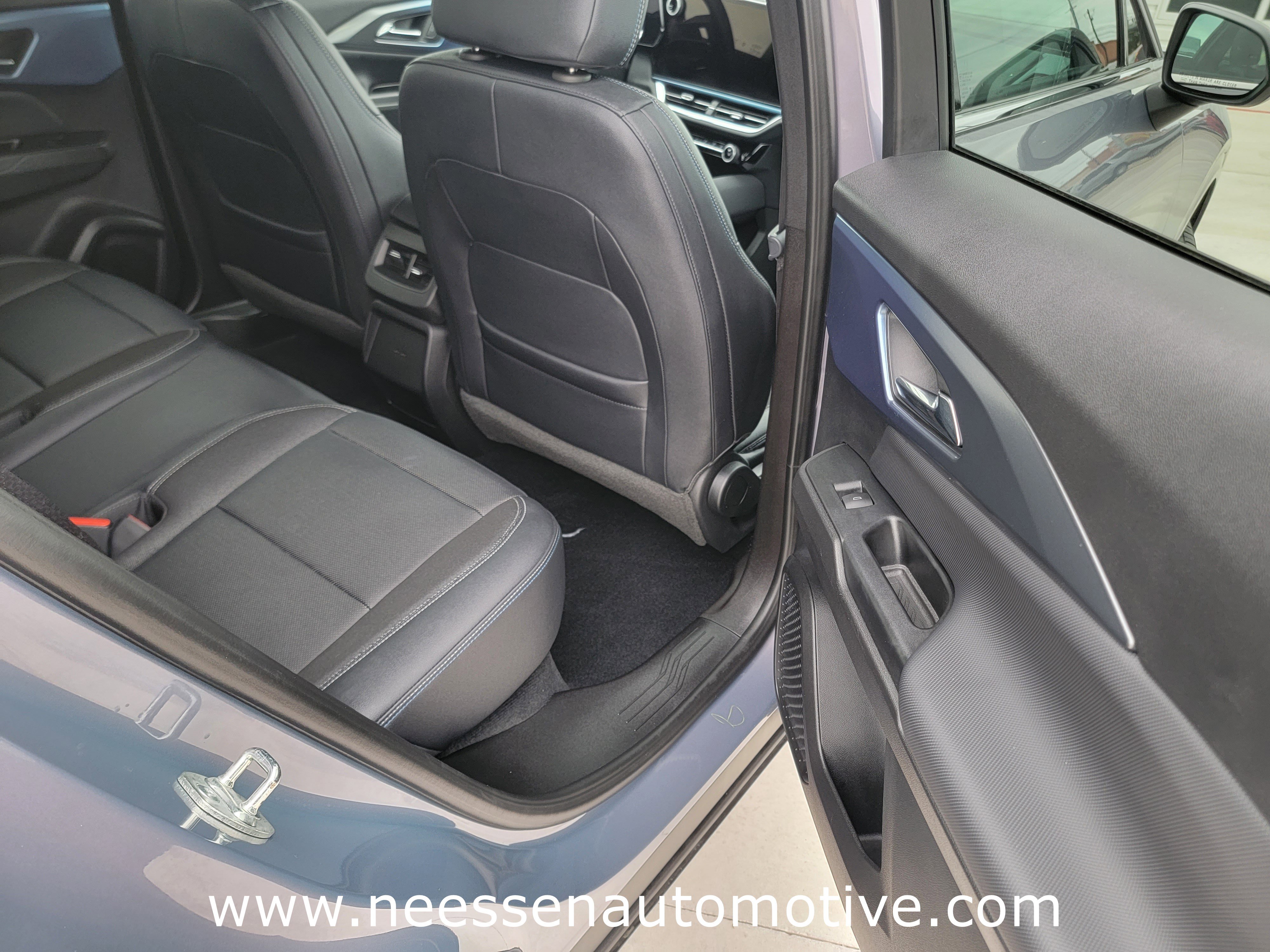 Used 2025 Chevrolet Equinox EV LT w/ Convenience Package image 11