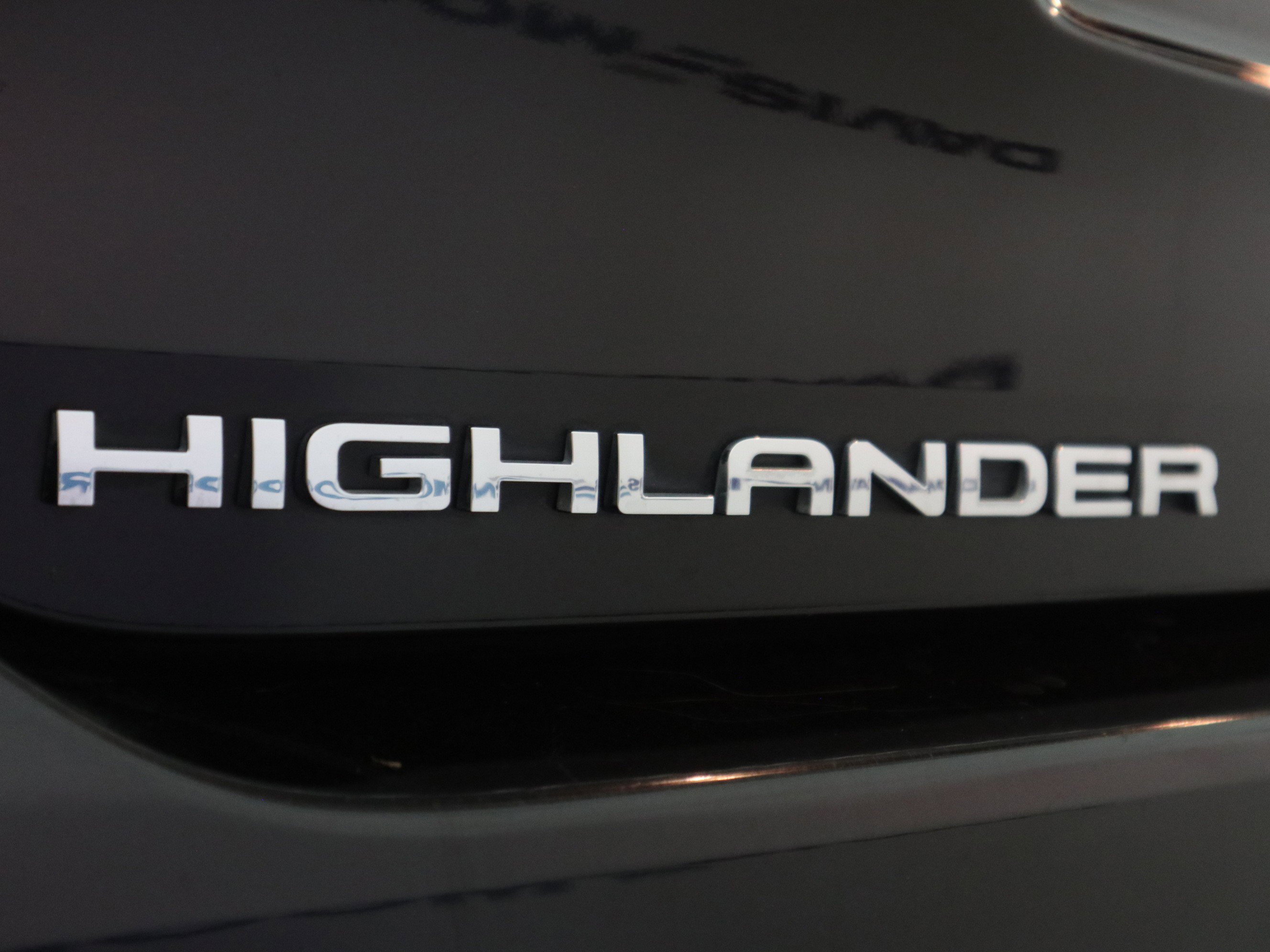 Used 2020 Toyota Highlander LE image 36