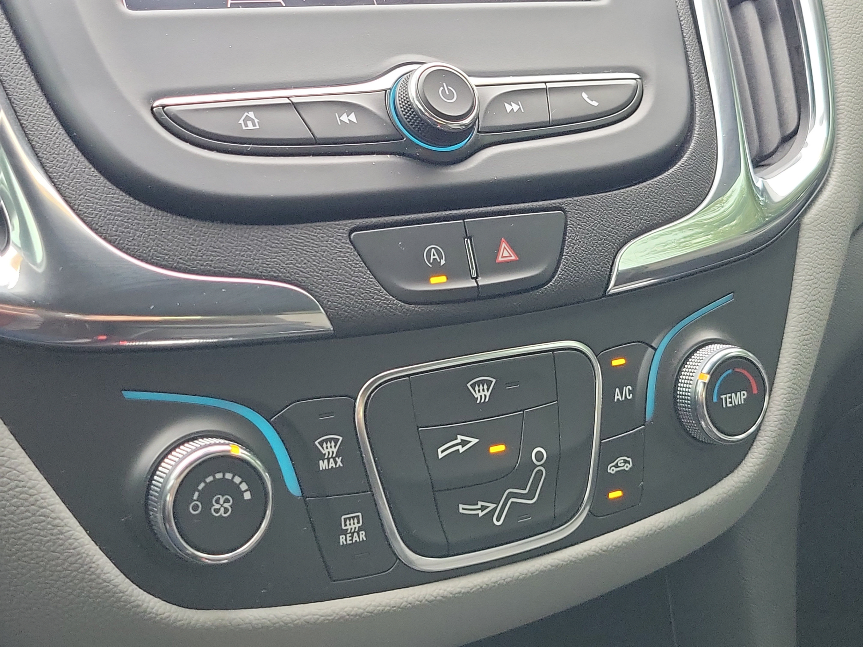 Used 2023 Chevrolet Equinox LS AWD/4WD image 25