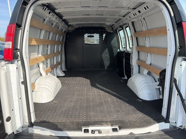 Used 2024 GMC Savana 2500 w/ Driver Convenience Package image 6