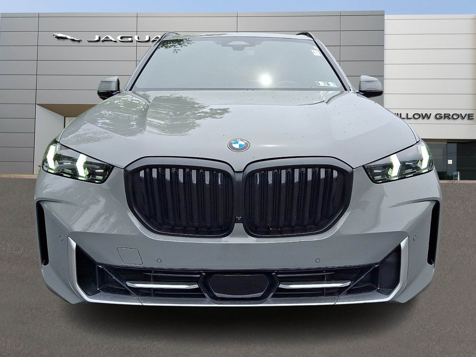 Used 2025 BMW X5 xDrive40i w/ M Sport Package AWD/4WD image 8