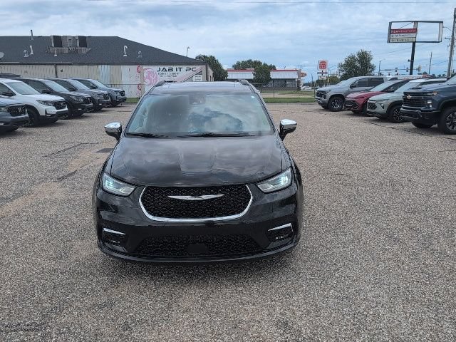 Used 2023 Chrysler Pacifica Limited FWD image 15