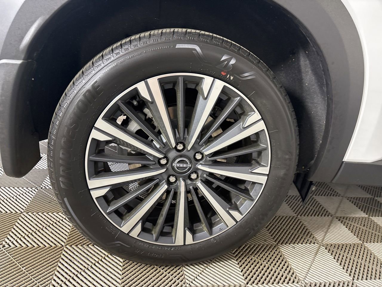 Used 2026 Nissan Pathfinder Platinum AWD/4WD image 33