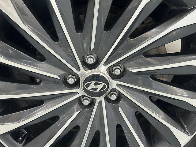 Used 2023 Hyundai Palisade Calligraphy image 33