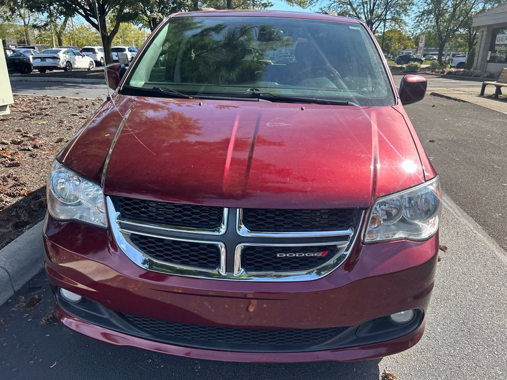 Used 2017 Dodge Grand Caravan SXT FWD image 3