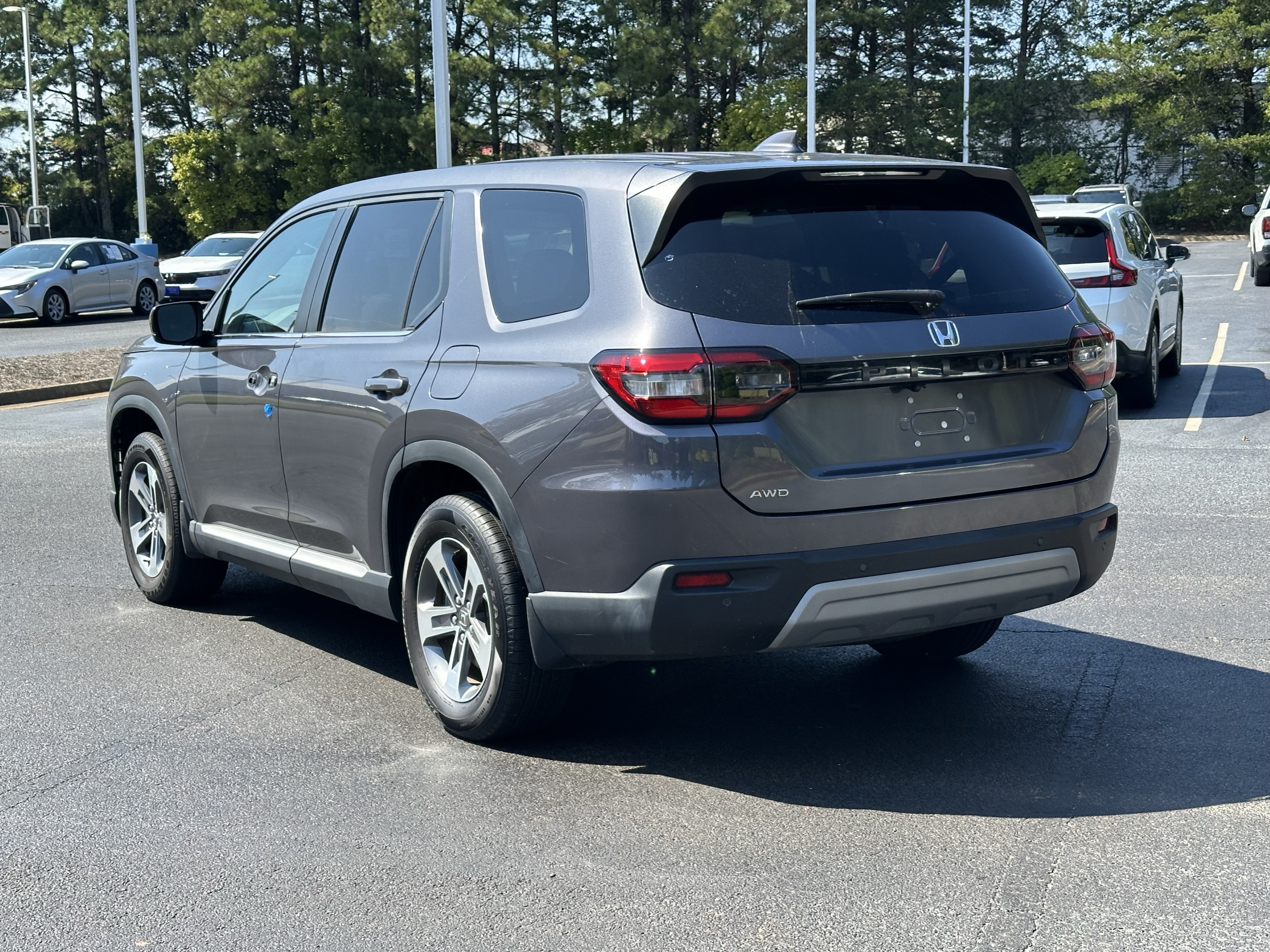 Used 2025 Honda Pilot EX-L image 10