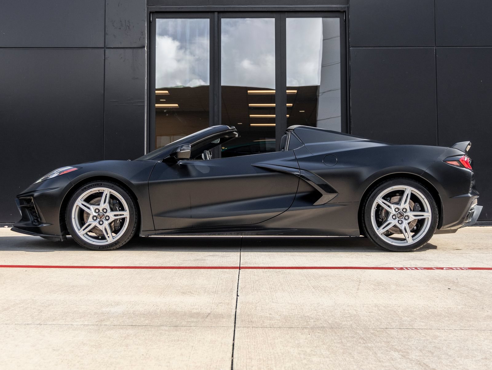 Used 2024 Chevrolet Corvette Stingray Premium Conv w/ Z51 Performance Package RWD image 9