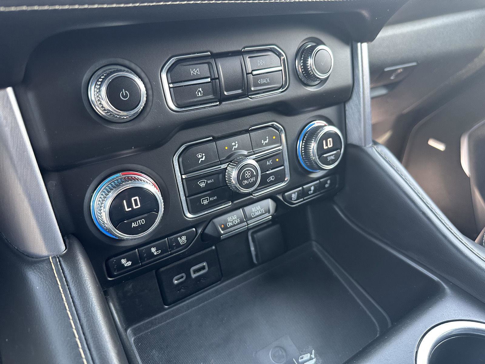 Used 2023 GMC Yukon SLT w/ SLT Premium Package image 13