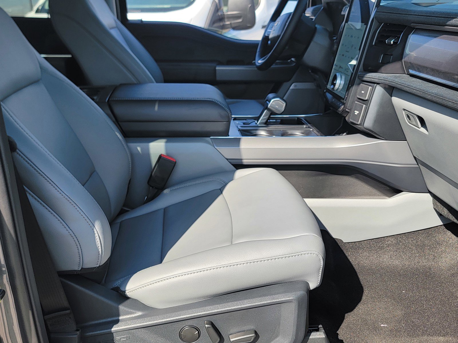 New 2025 Ford F150 Lightning Flash image 15