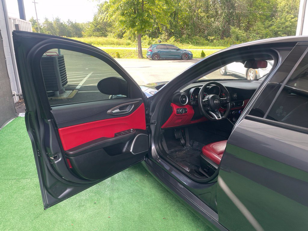Used 2020 Alfa Romeo Giulia Ti w/ Active Blind Spot Package AWD/4WD image 35