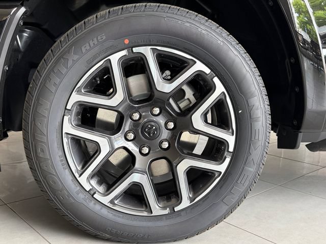 New 2026 RAM 1500 Laramie AWD/4WD image 11