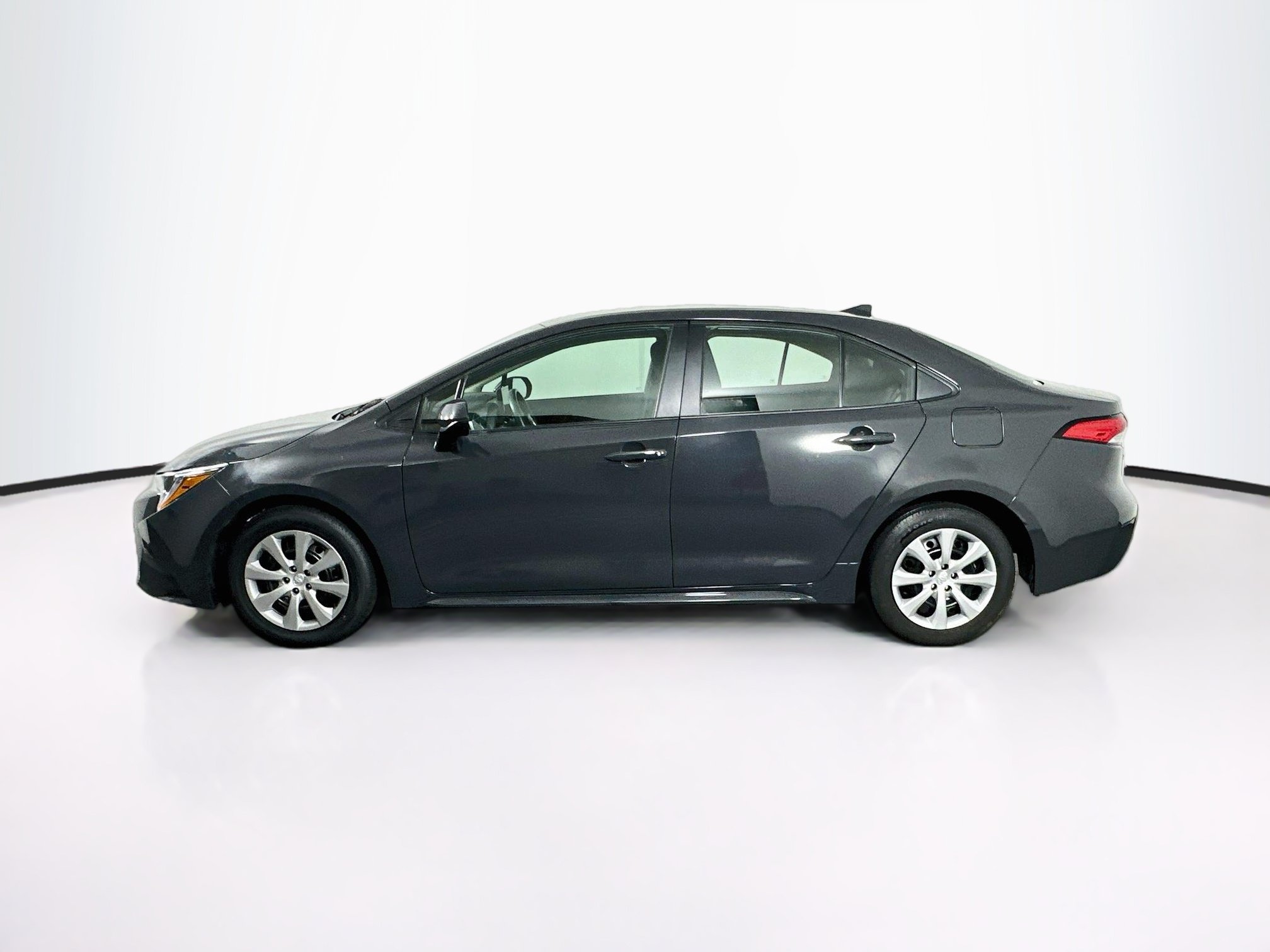Used 2025 Toyota Corolla LE FWD image 4