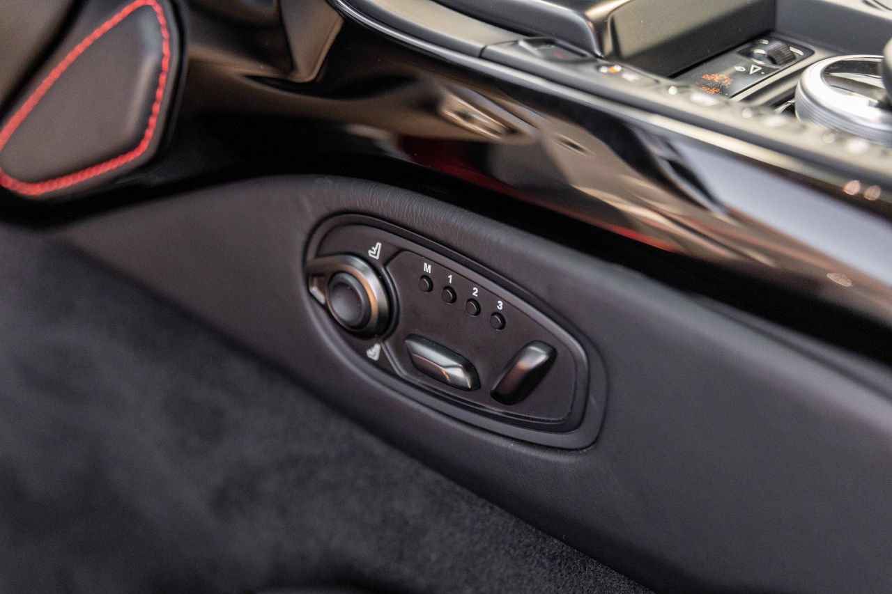 Used 2021 Aston Martin V8 Vantage Coupe RWD image 31