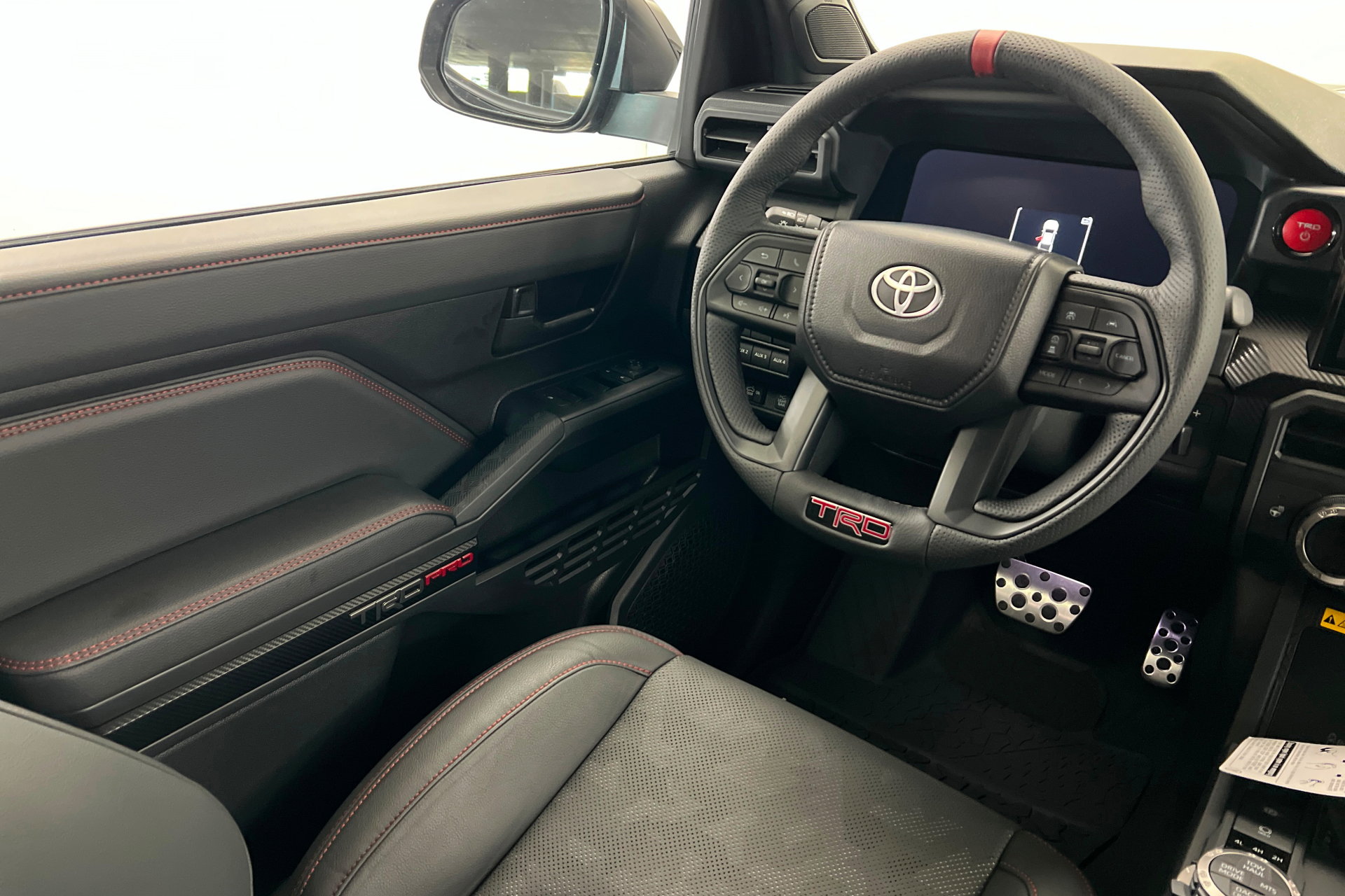 Certified 2025 Toyota Tacoma TRD Off-Road AWD/4WD image 12