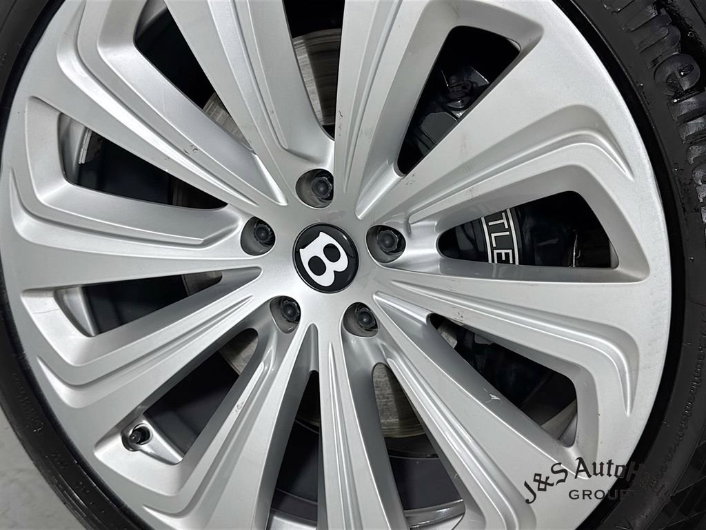 Used 2021 Bentley Bentayga AWD/4WD image 42