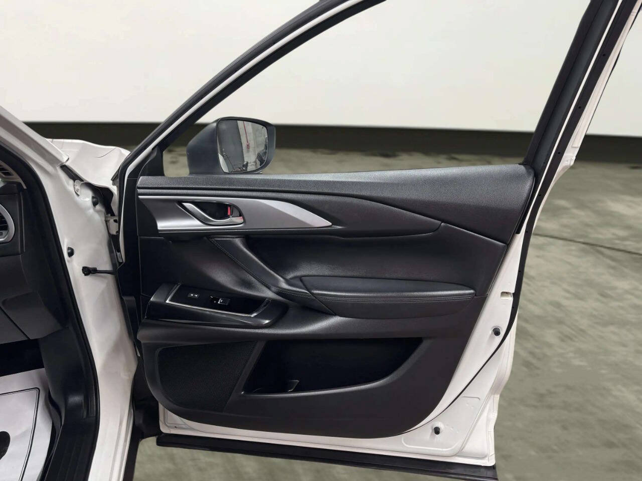 Used 2018 MAZDA CX-9 Touring AWD/4WD image 21