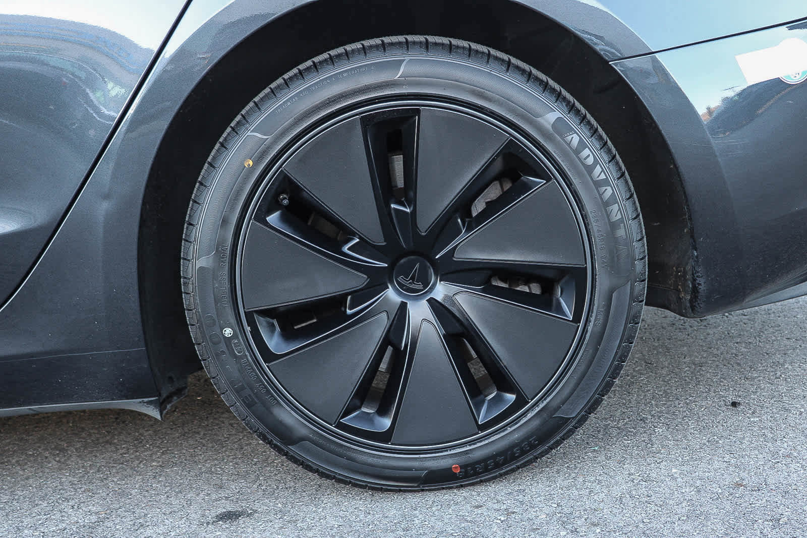 Used 2024 Tesla Model 3 Standard Range image 8