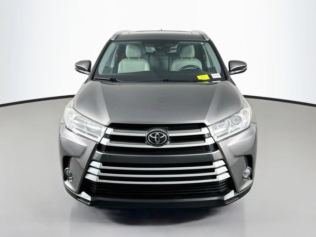 Used 2019 Toyota Highlander XLE AWD/4WD image 2
