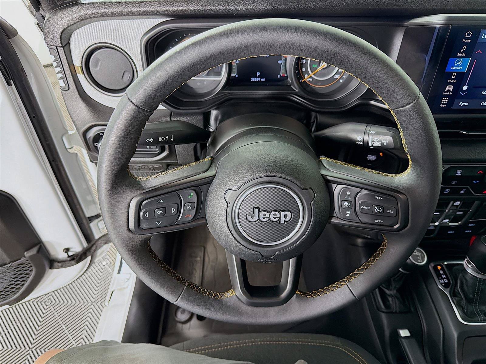 Used 2025 Jeep Gladiator Sport AWD/4WD image 3