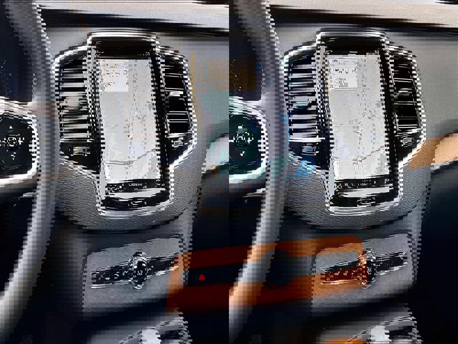 Used 2024 Volvo XC90 B6 Plus w/ Protection Package Premier image 19