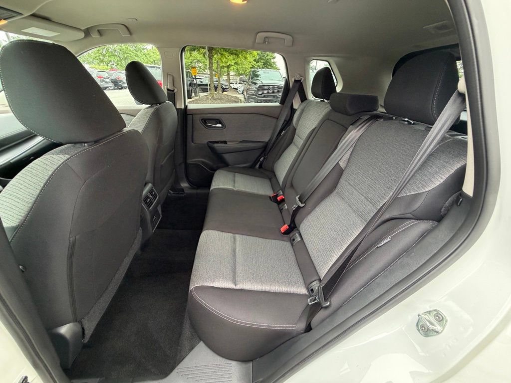 Used 2023 Nissan Rogue SV AWD/4WD image 18