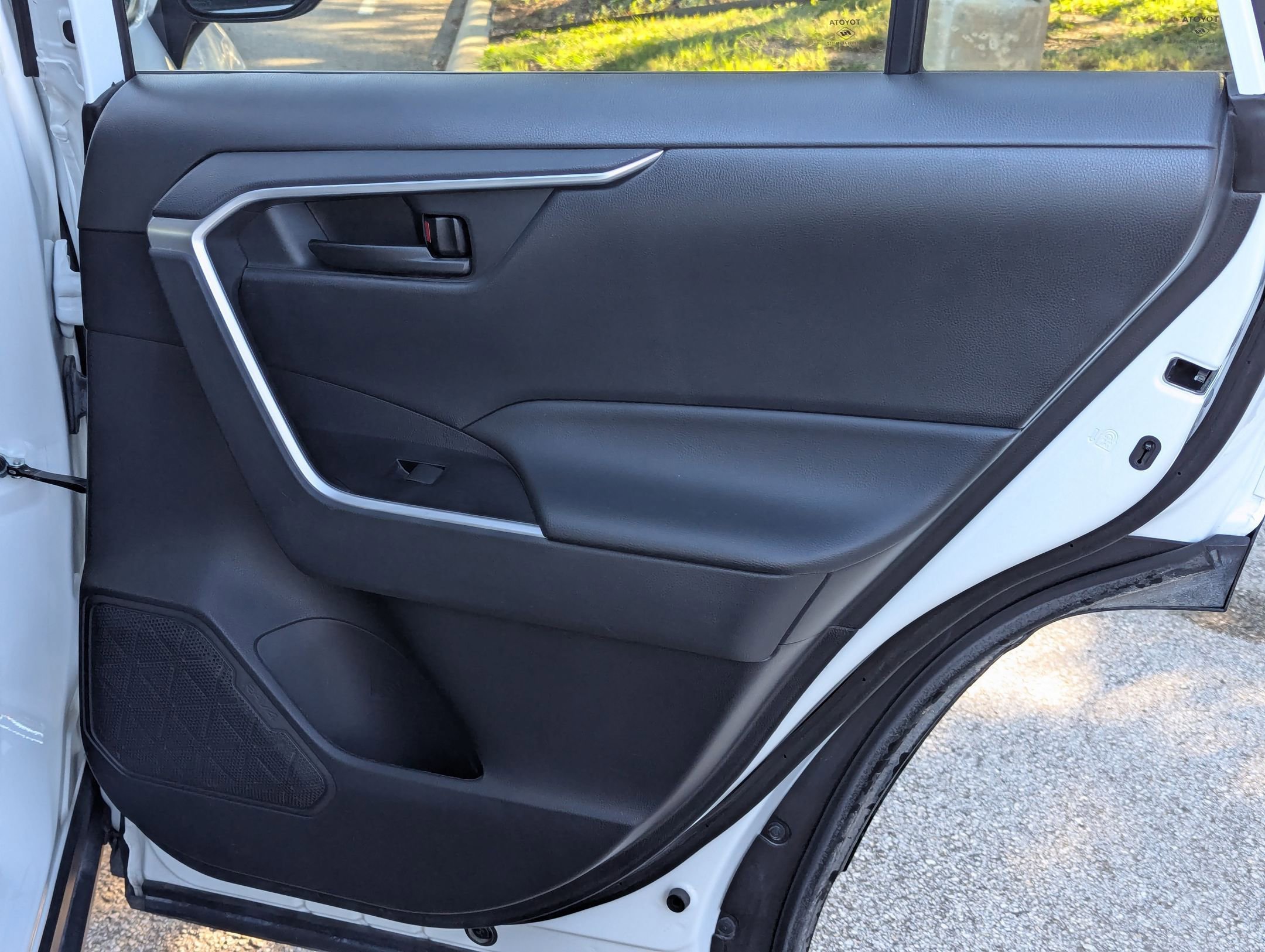 Used 2022 Toyota RAV4 LE image 26