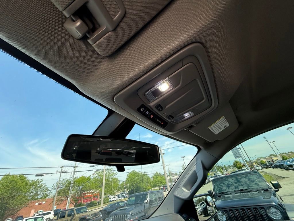 Used 2021 Chevrolet Silverado 1500 RST AWD/4WD image 23