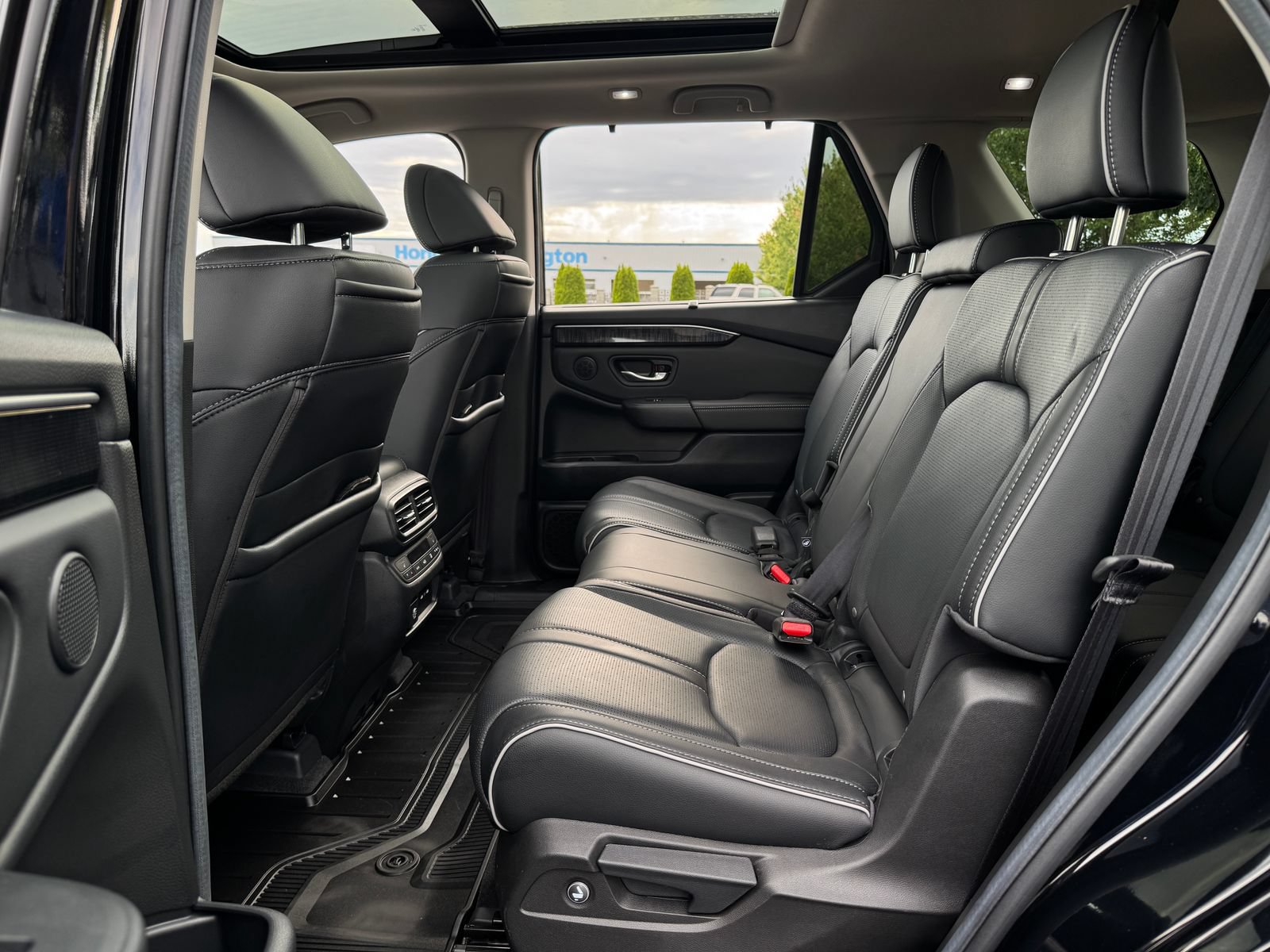 Certified 2025 Honda Pilot Elite image 26