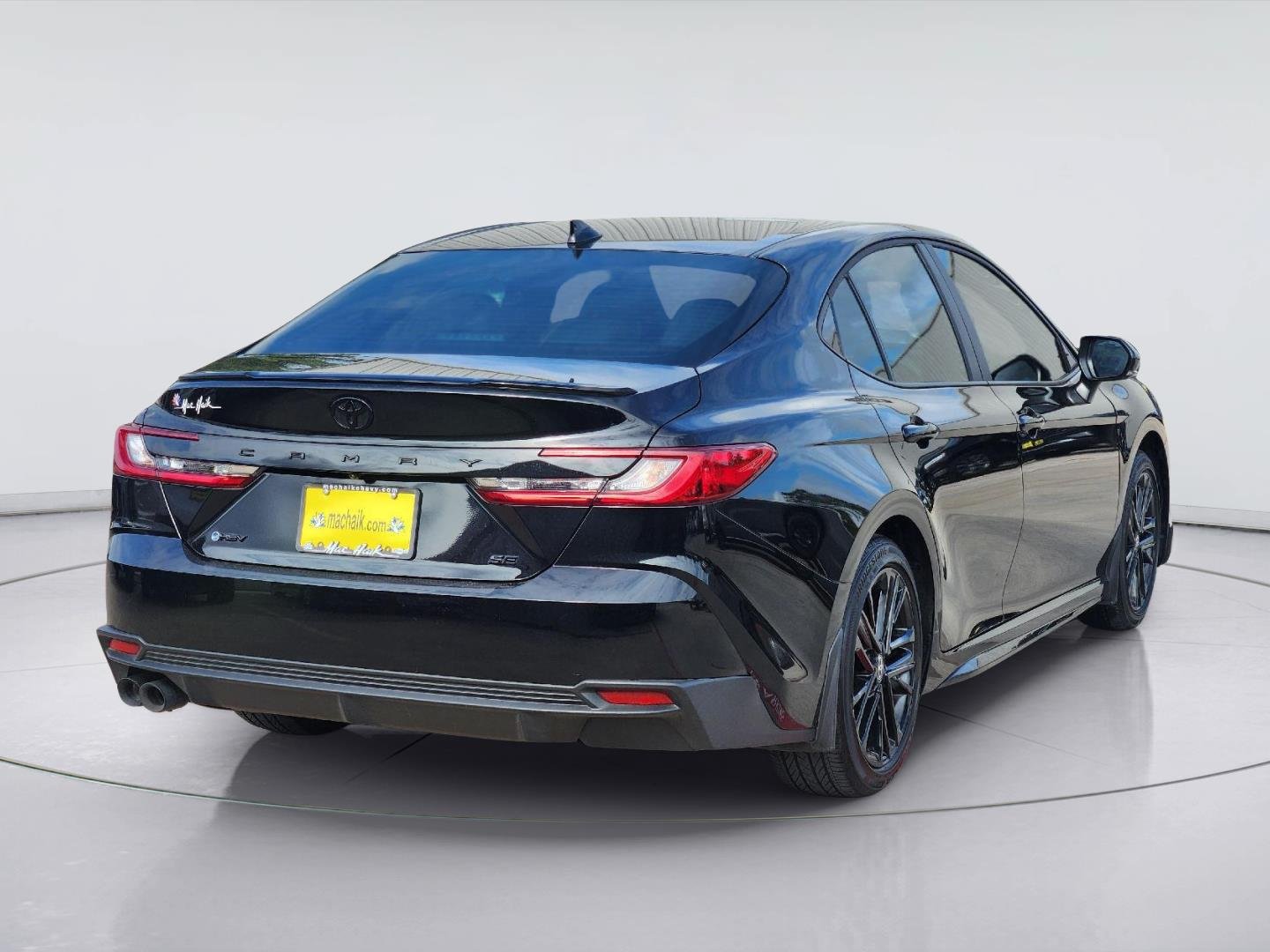 Used 2025 Toyota Camry SE w/ Convenience Package FWD image 5