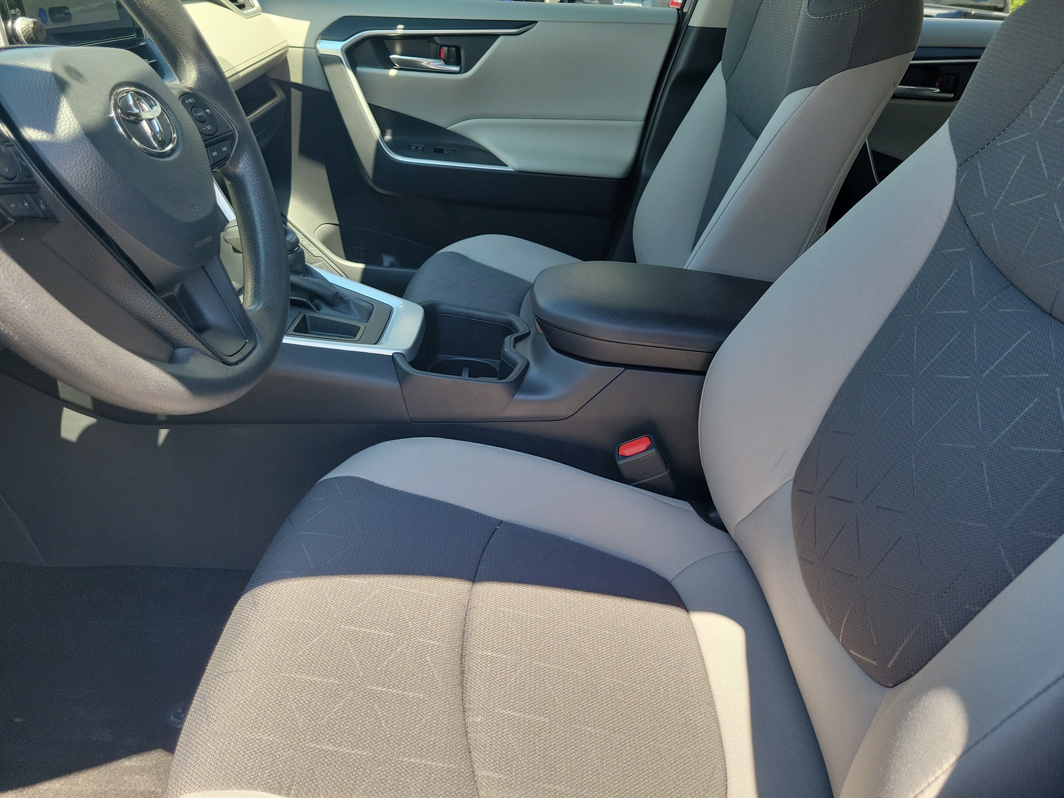 Used 2025 Toyota RAV4 XLE w/ Convenience Package FWD image 20