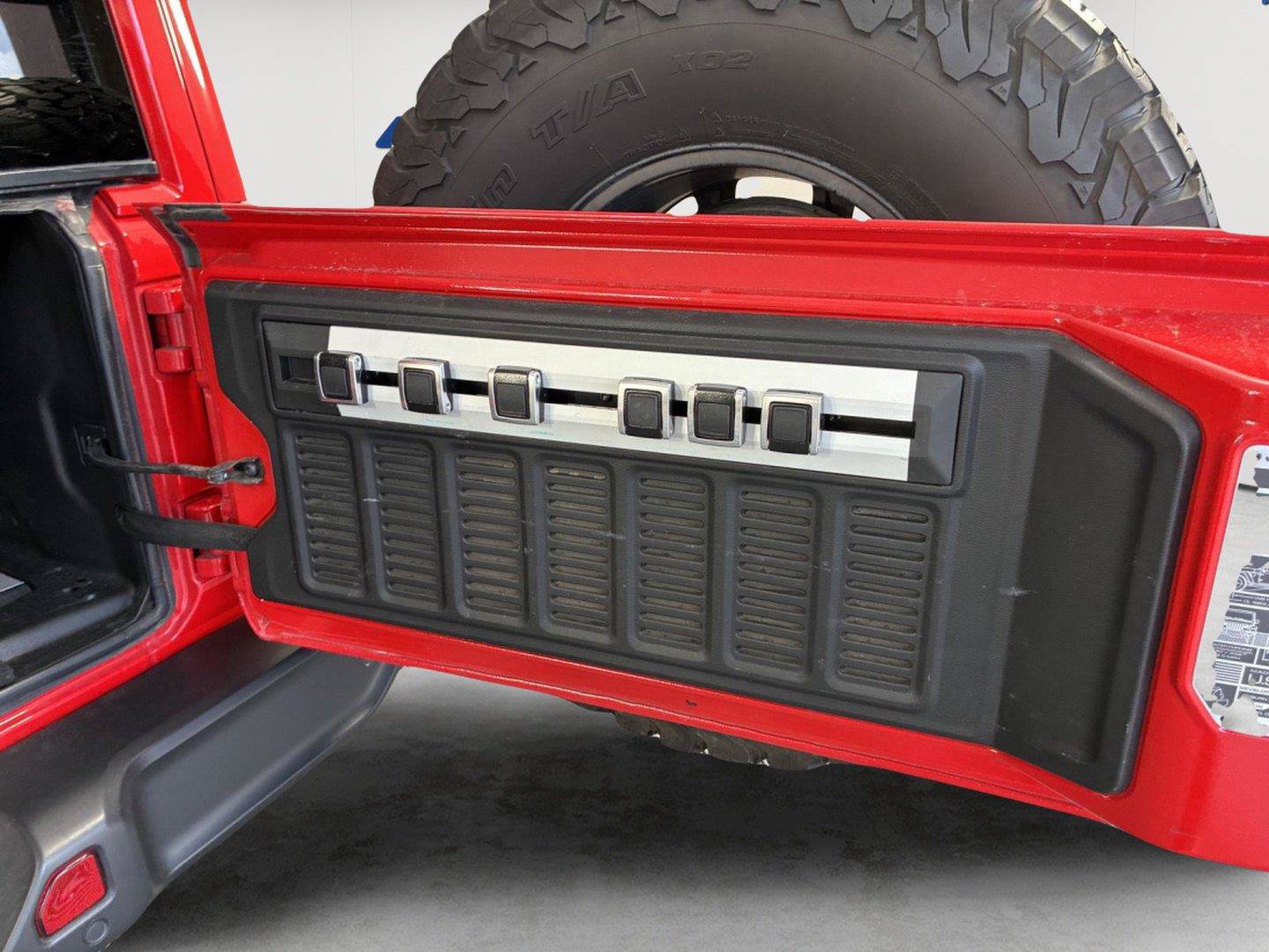 Used 2022 Jeep Wrangler Unlimited Rubicon w/ LED Lighting Group AWD/4WD image 18