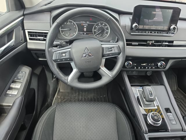 Used 2024 Mitsubishi Outlander ES FWD image 9