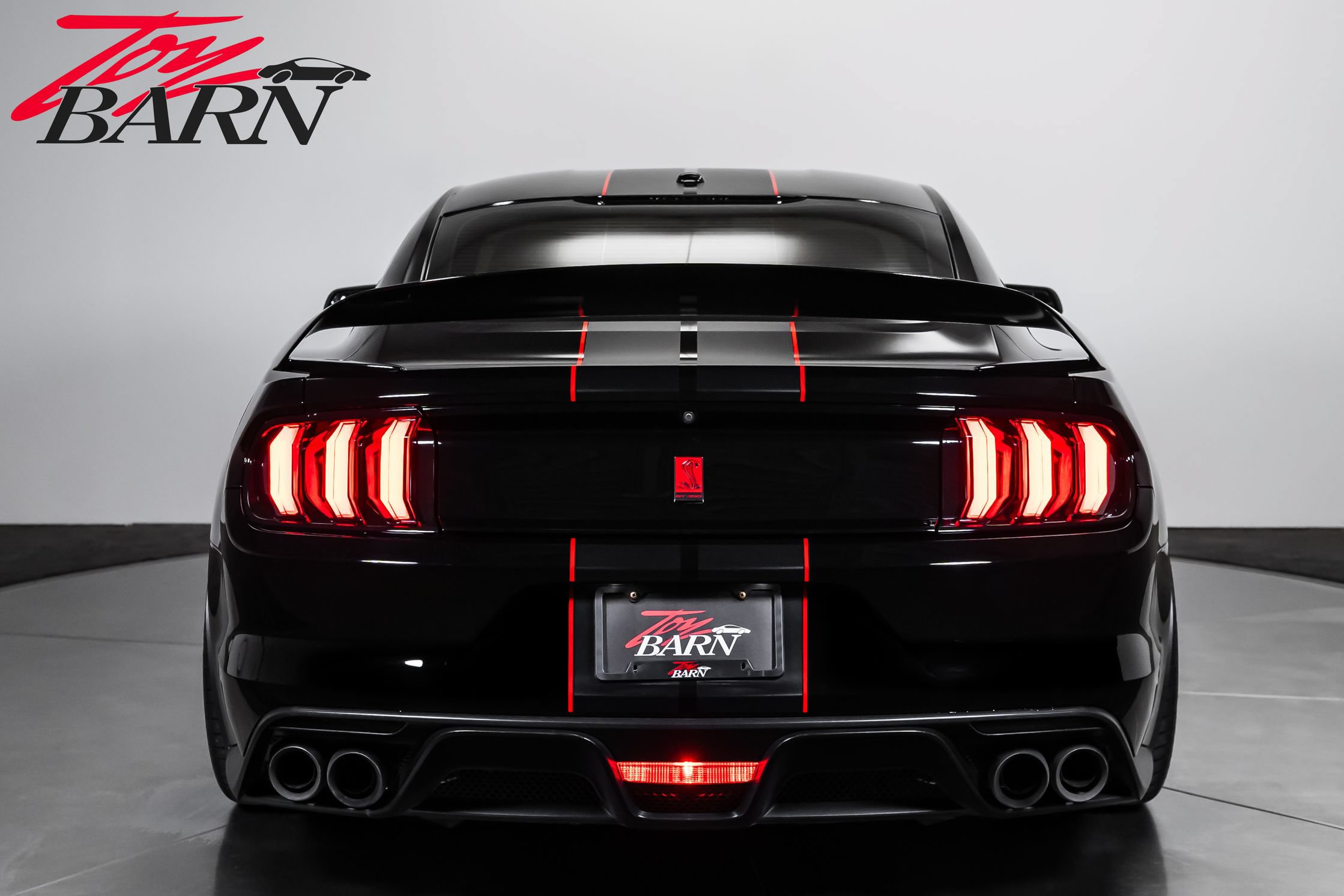 Used 2017 Ford Mustang Shelby GT350R w/ GT350R Equipment Group 920A RWD image 4