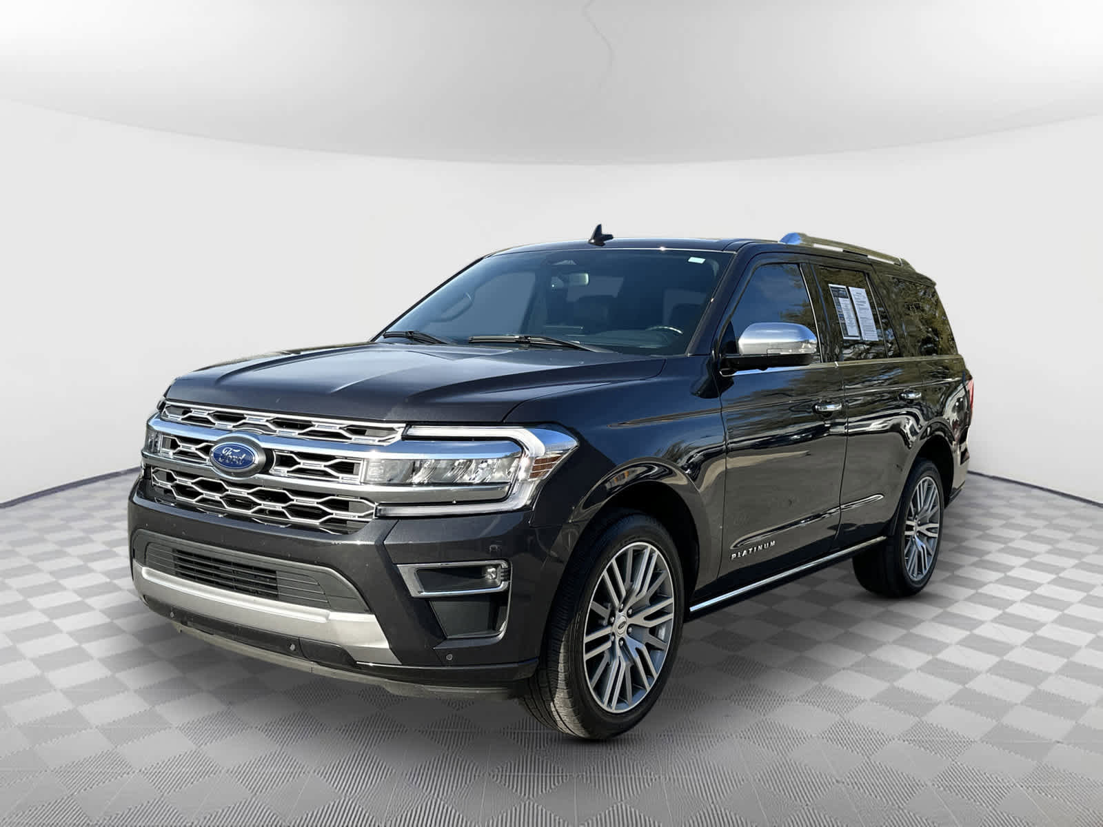 Used 2022 Ford Expedition Platinum image 3