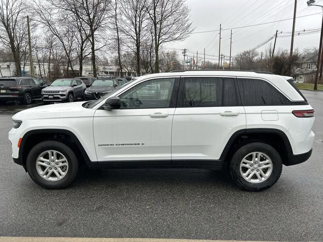 Used 2023 Jeep Grand Cherokee Laredo AWD/4WD image 5