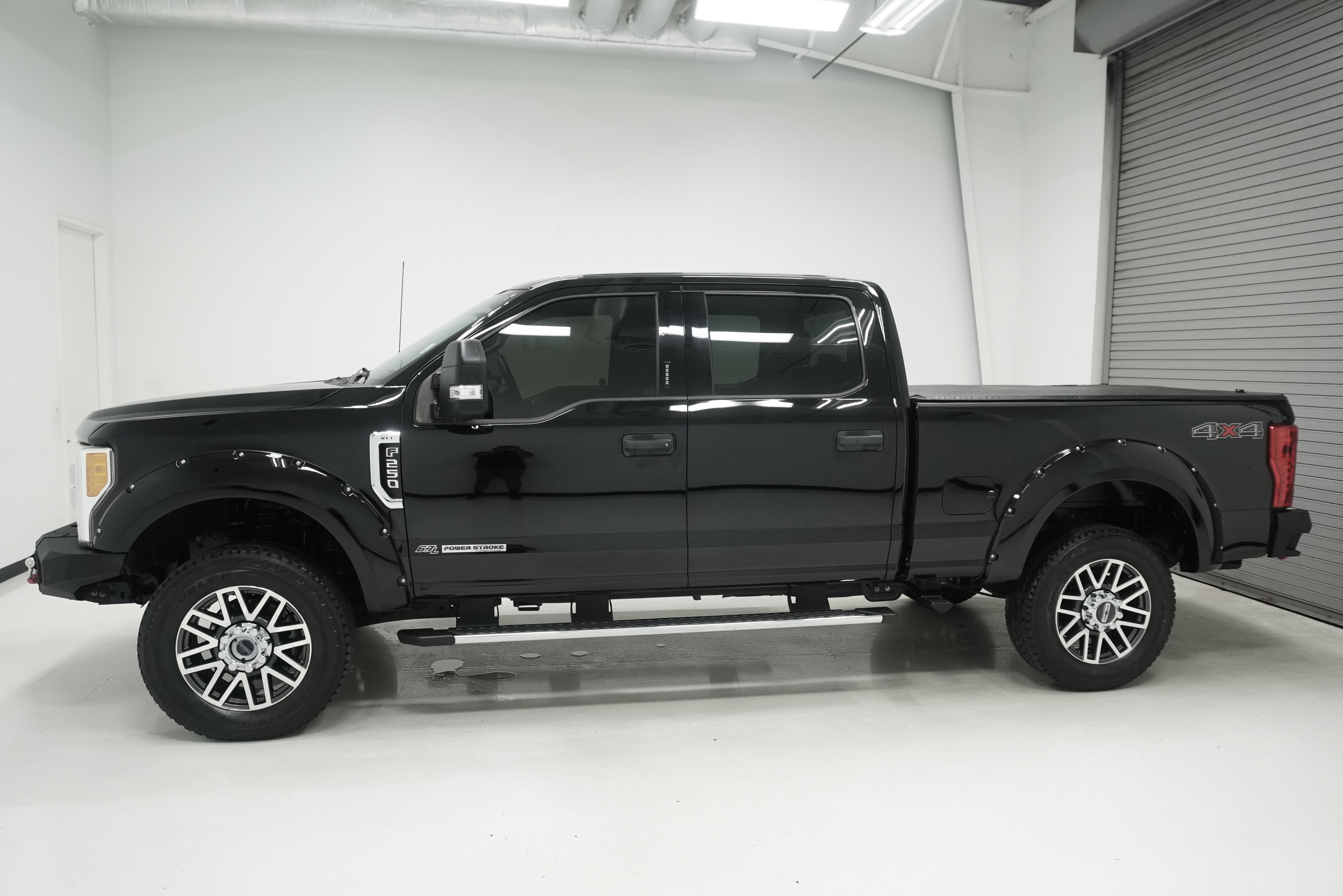 Used 2017 Ford F250 XLT w/ XLT Value Package AWD/4WD image 5