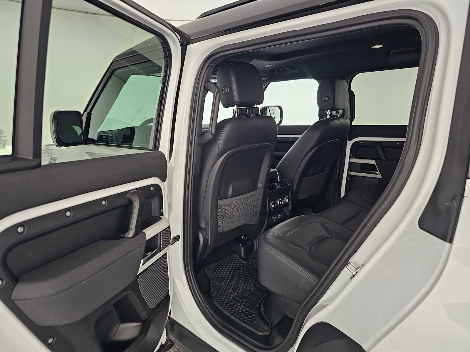 Used 2023 Land Rover Defender 110 S image 15