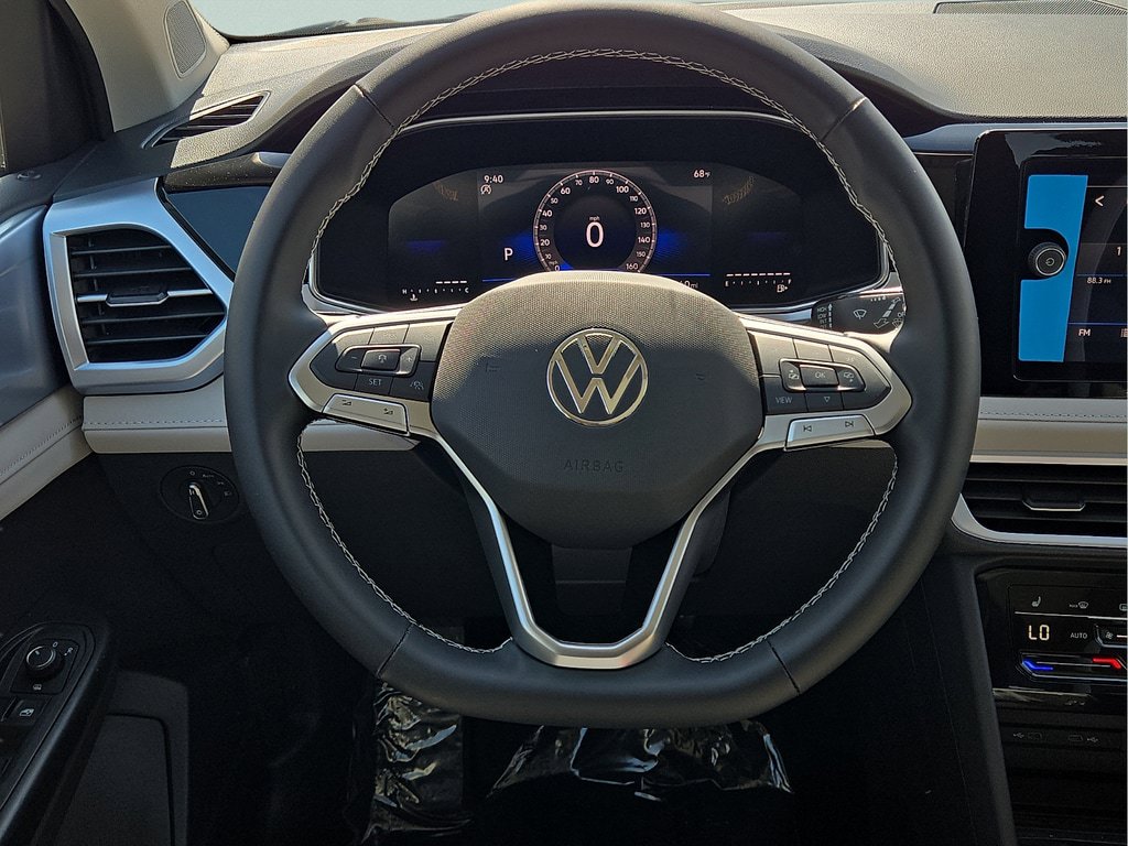 New 2026 Volkswagen Taos SE FWD image 14