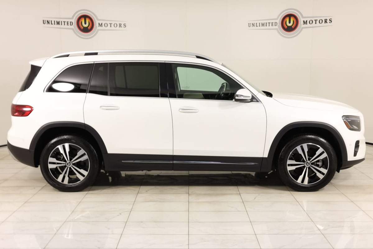 Used 2025 Mercedes-Benz GLB 250 4MATIC image 2