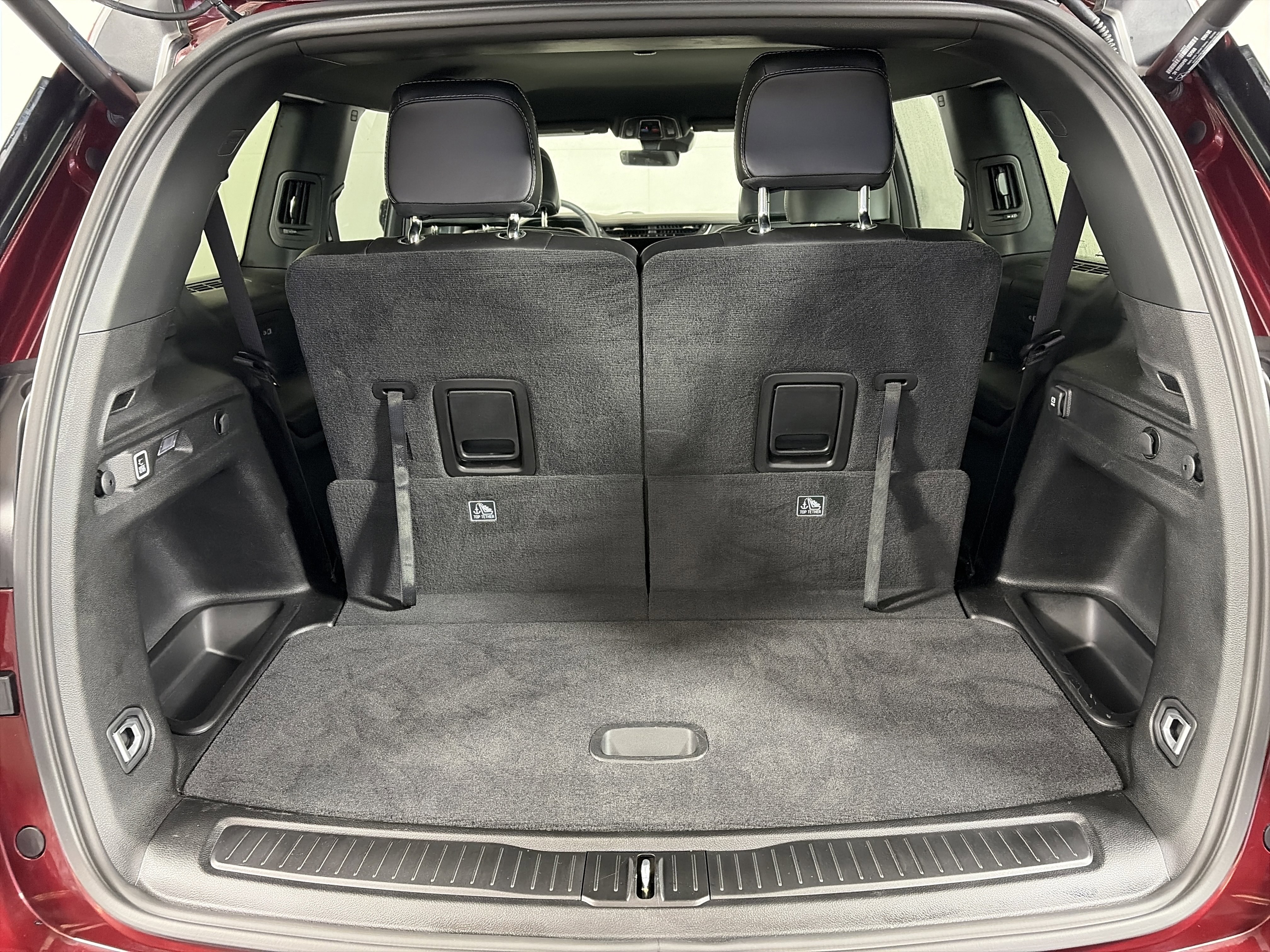 Used 2025 Jeep Grand Cherokee L Limited w/ Black Appearance Package image 15