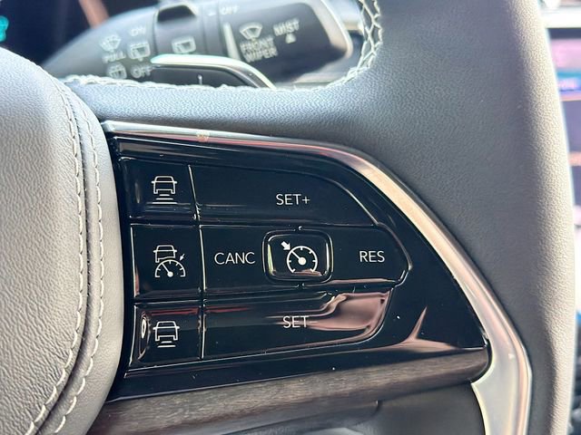 Used 2023 Jeep Grand Cherokee Overland w/ Luxury Tech Group IV AWD/4WD image 37