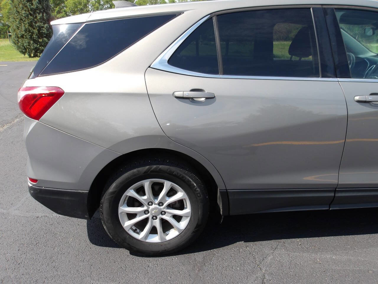 Used 2018 Chevrolet Equinox LT FWD image 32