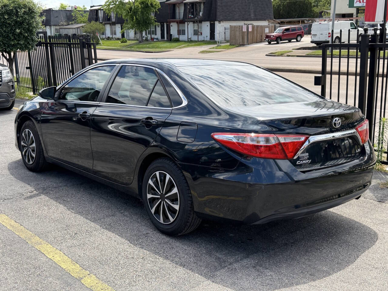 Used 2015 Toyota Camry LE FWD image 6