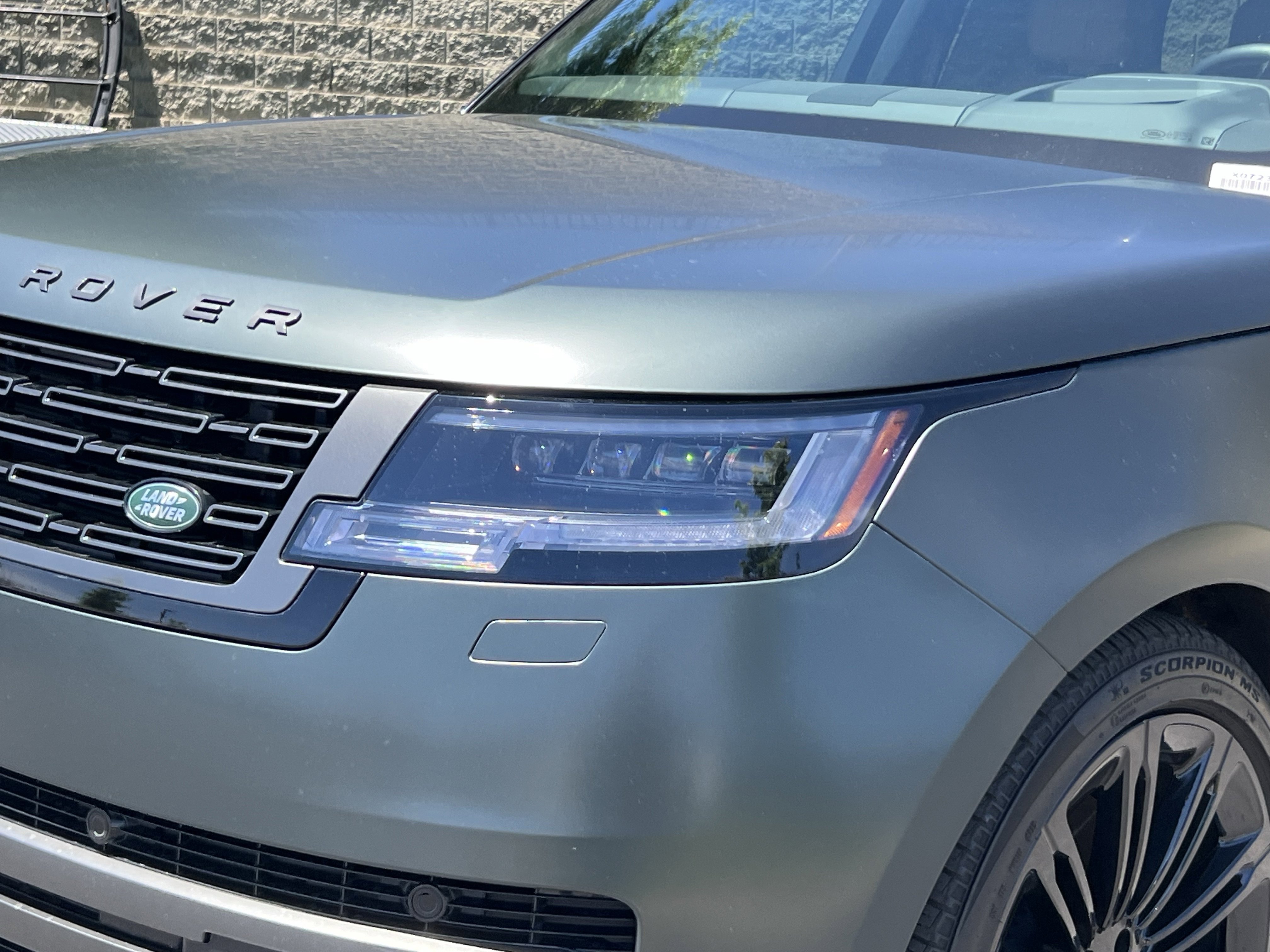 Certified 2025 Land Rover Range Rover SE AWD/4WD image 12