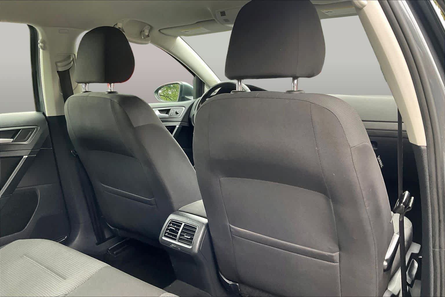Used 2019 Volkswagen Golf S FWD image 18